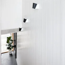 Lundia Liekki wall lamp, black