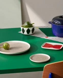 Marimekko Oiva - Siirtolapuutarha plate, 25 cm, white - beige