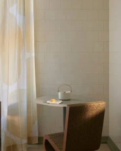 Marimekko Oiva - Unikko tea pot, 0,7 L, off white - white