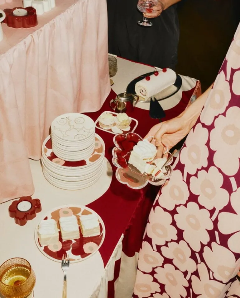 Marimekko Oiva - Unikko 60th Anniversary plate, 15 x 12 cm, white - dark cherry - ash