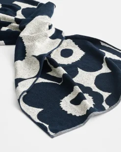 Marimekko Unikko bath towel, cotton - dark blue