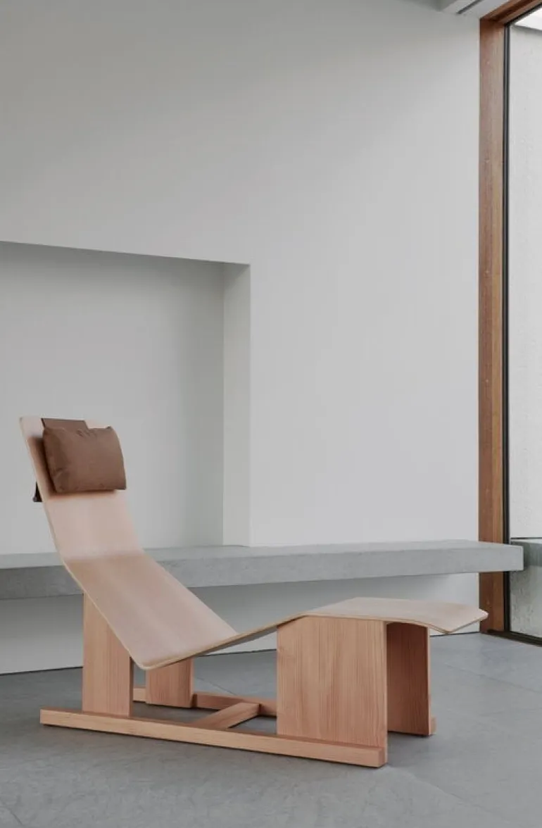 Massproductions 4 PM chaise longue, American cherry