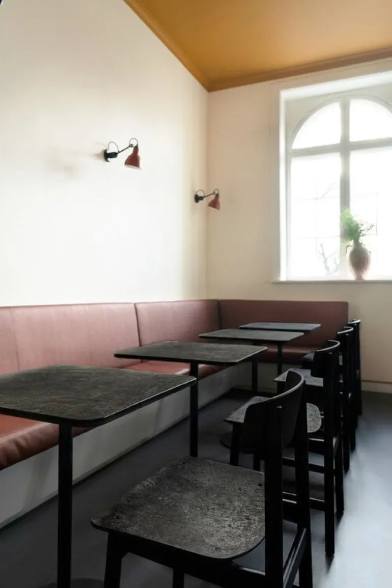 Mater Conscious 3162 chair, black beech - coffee waste black