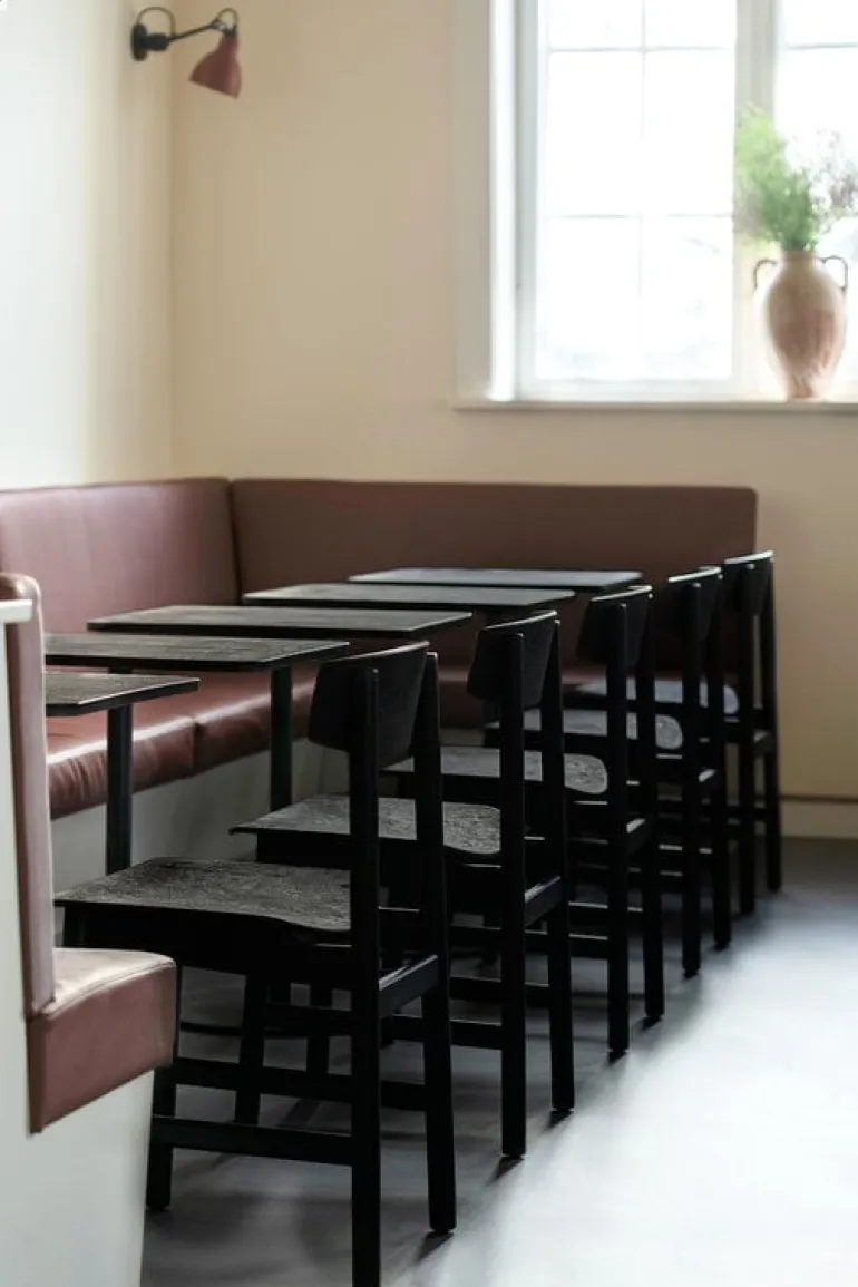 Mater Conscious 3162 chair, black beech - coffee waste black