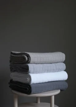 Matri Aava bed cover, 160 x 260 cm, light grey