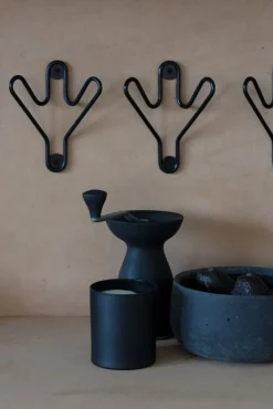 Maze Buddy wall hanger, black