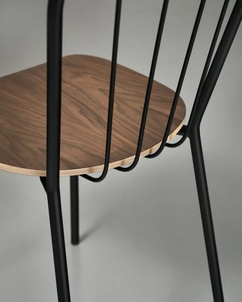 Maze Same chair, black - walnut