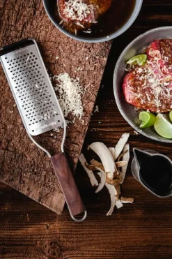 Microplane Master Series Coarse grater
