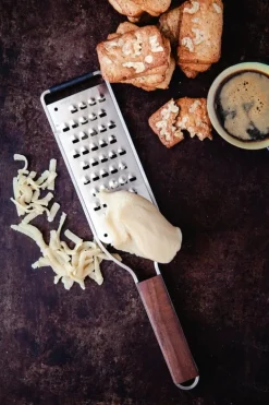 Microplane Master Series Extra Coarse grater