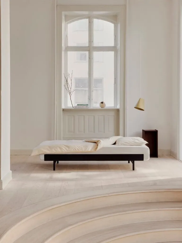 Moebe Bed, high, 90-180 cm, black