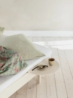 Moebe Bed, high, 90-180 cm, sand