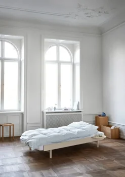 Moebe Bed, high, 90-180 cm, sand