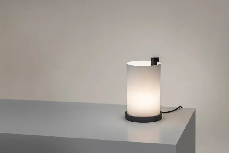 Motarasu Enso table lamp, white - black stained oak