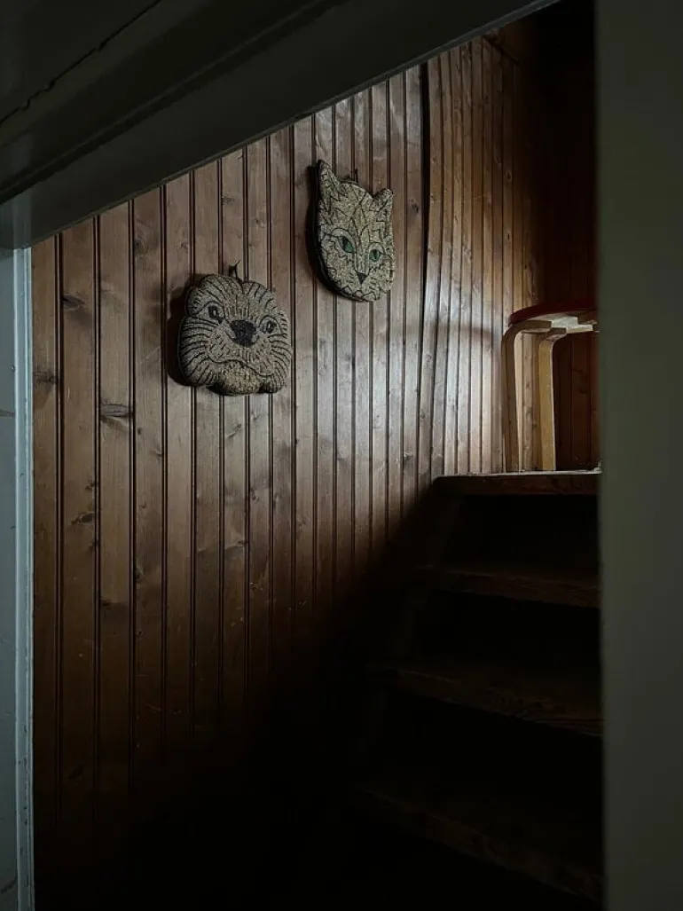 MUM's Otter wall art, 28 x 35 cm, gold