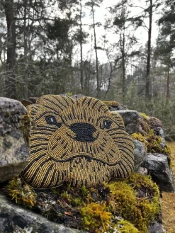 MUM's Otter wall art, 28 x 35 cm, gold