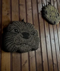 MUM's Otter wall art, 28 x 35 cm, gold