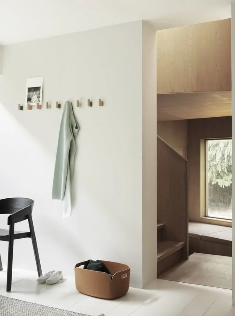 Muuto Attach coat hook 2 pcs, aluminium - oak