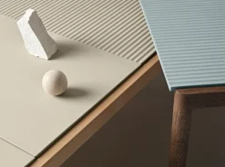 Muuto Couple coffee table, 40 x 84 cm, wavy, pale blue - dark oak