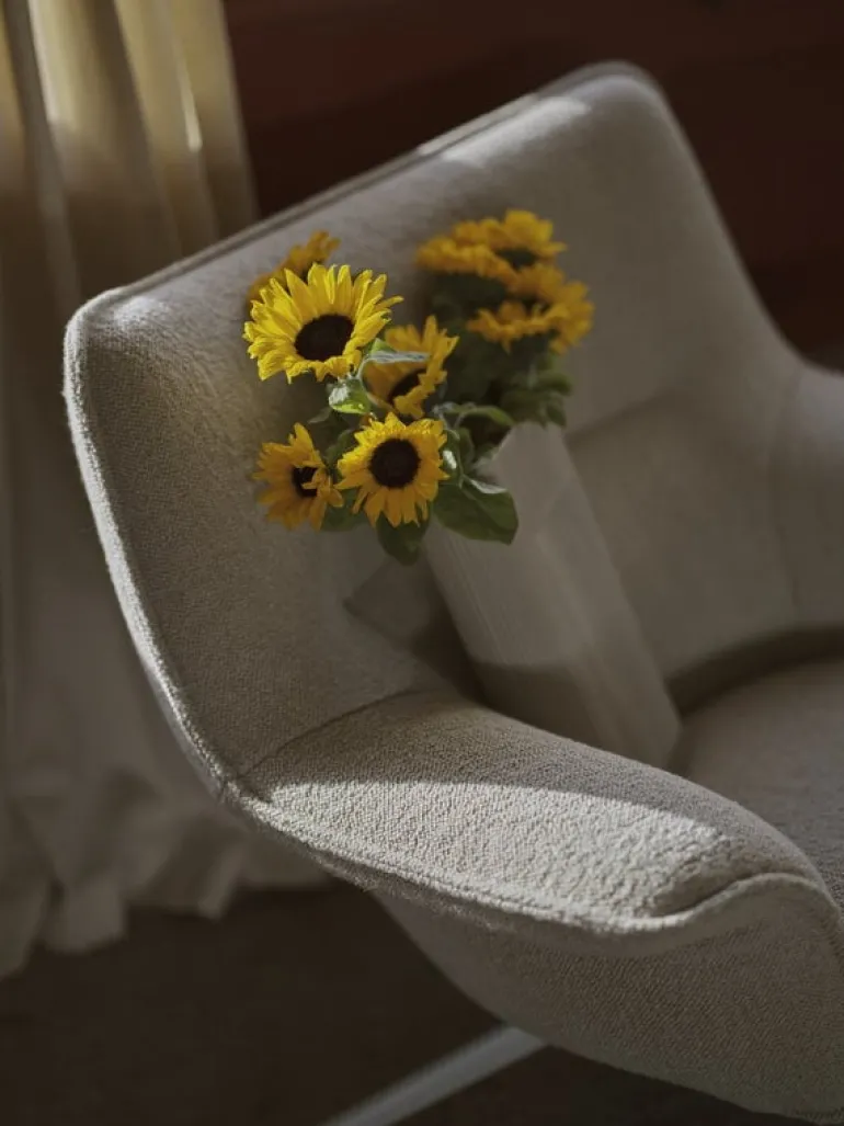 Muuto Doze lounge chair, low, swivel base, grey - beige Hearth 007