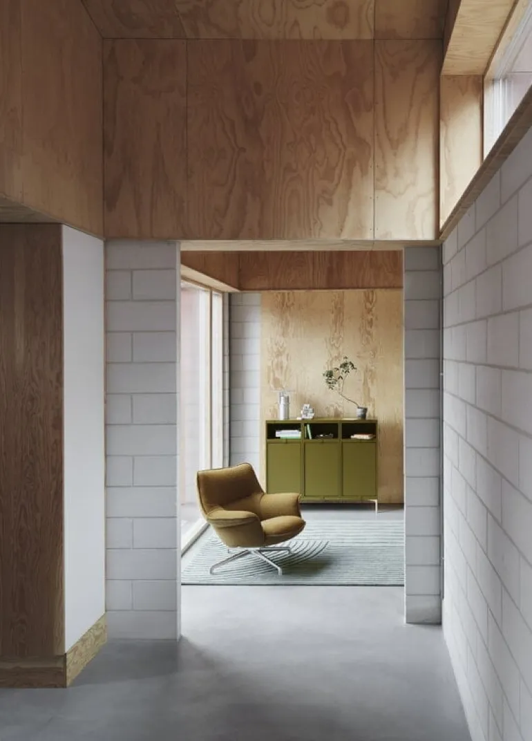 Muuto Doze lounge chair, low, swivel base, pol. alum-brown Hearth 008