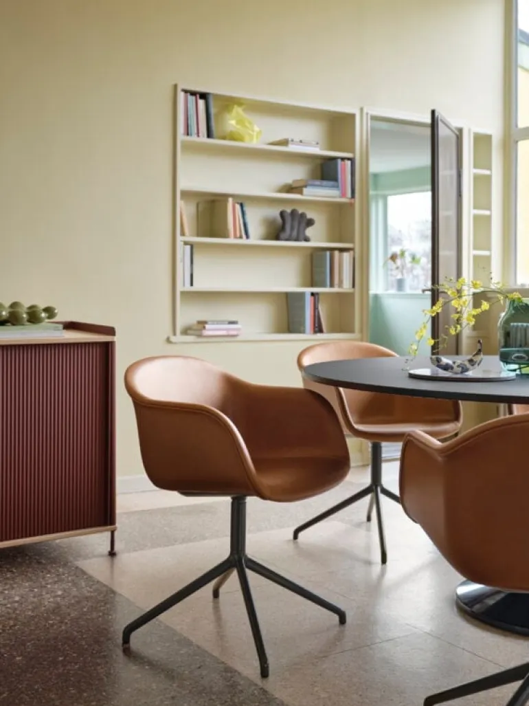 Muuto Fiber armchair, swivel base, cognac leather - black