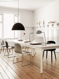 Muuto Leaf table lamp, black