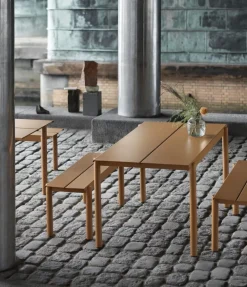 Muuto Linear Steel table 140 x 75 cm, burnt orange