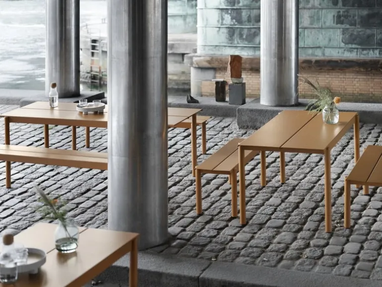 Muuto Linear Steel table 140 x 75 cm, burnt orange