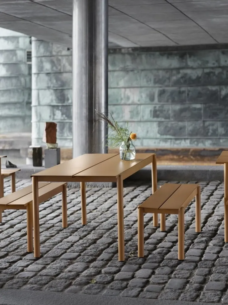 Muuto Linear Steel table 140 x 75 cm, burnt orange