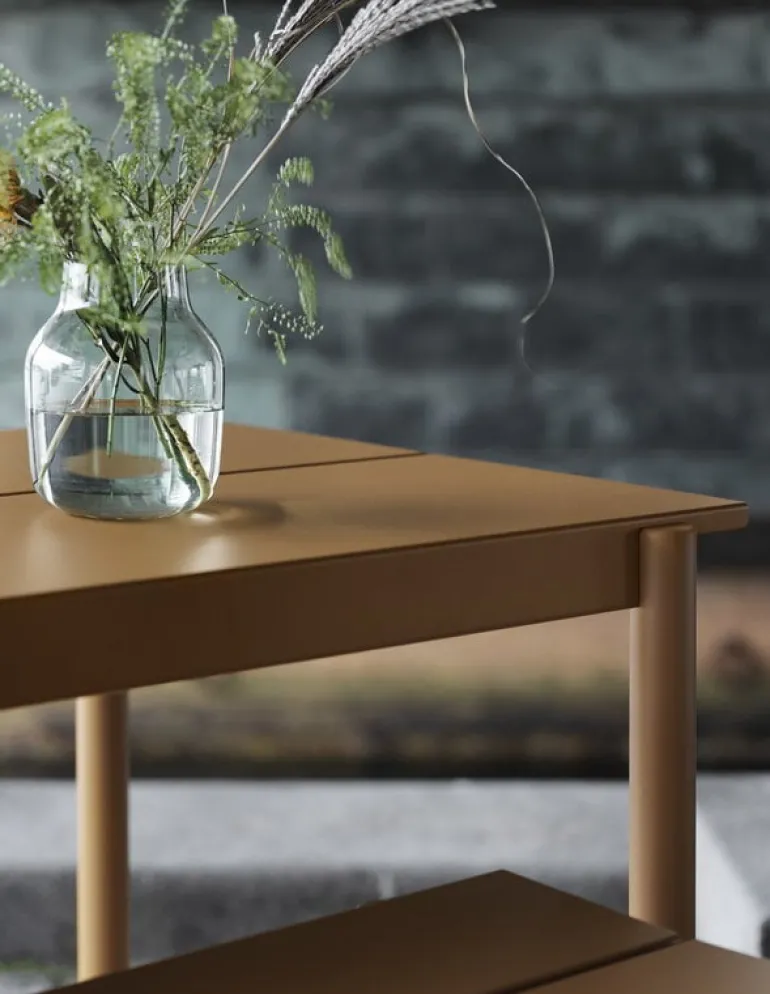 Muuto Linear Steel table 140 x 75 cm, burnt orange