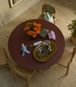 Muuto Midst table, 120 cm, dark red linoleum - dark red