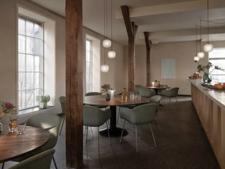 Muuto Midst table, 160 cm, dark oiled oak - black