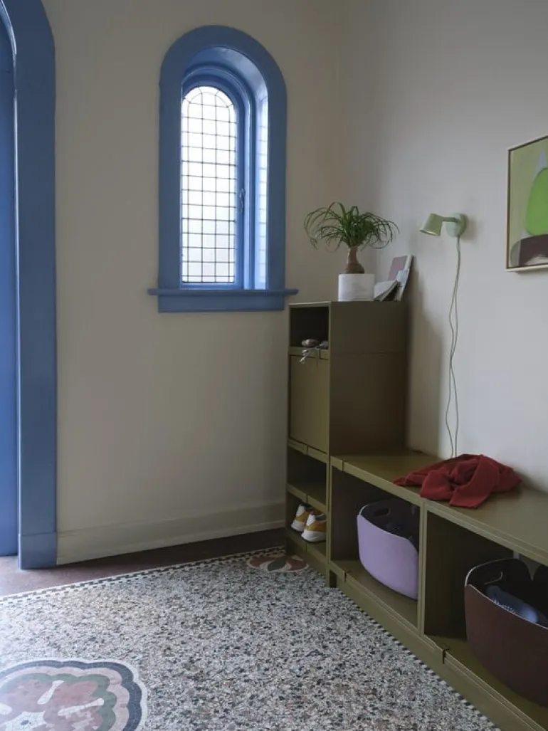 Muuto Stacked shelf module with backboard, small, brown green