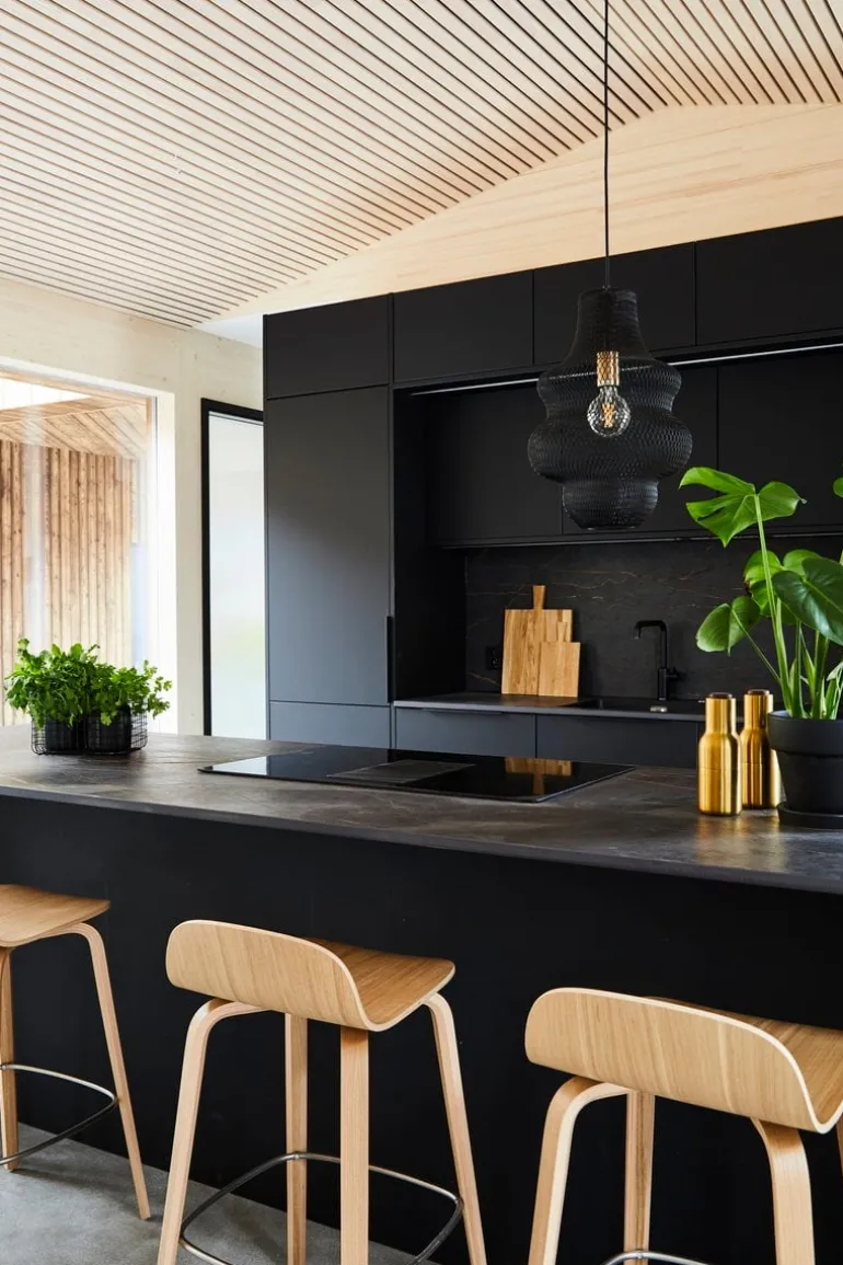 Muuto Visu counter stool, 65 cm, oak