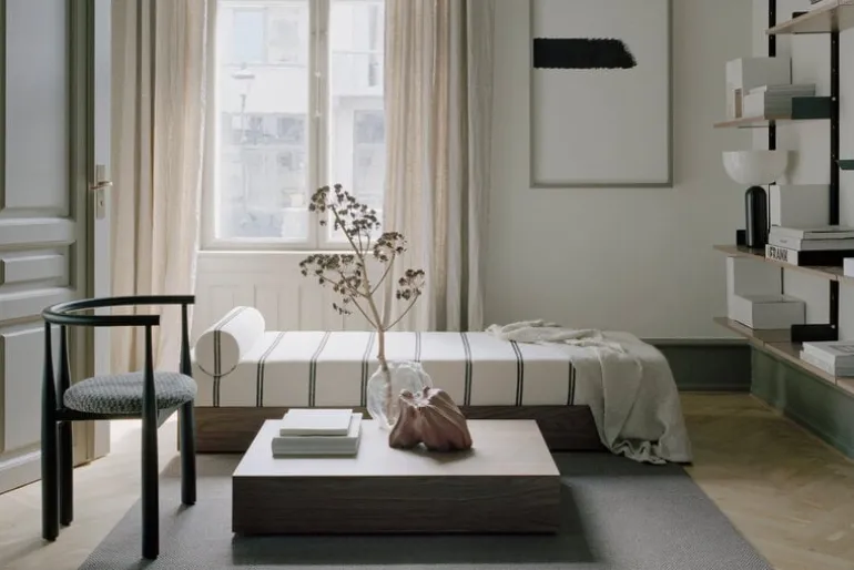 New Works Bukowski chair, black - Pur Lin 080