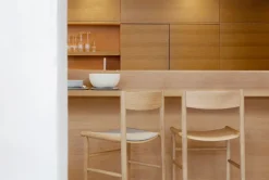 Nikari Akademia High bar chair, 65 cm, lacquered oak