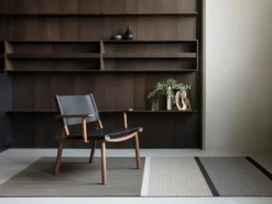 Nikari December Lounge chair w.armrests, smoked oak-black leather