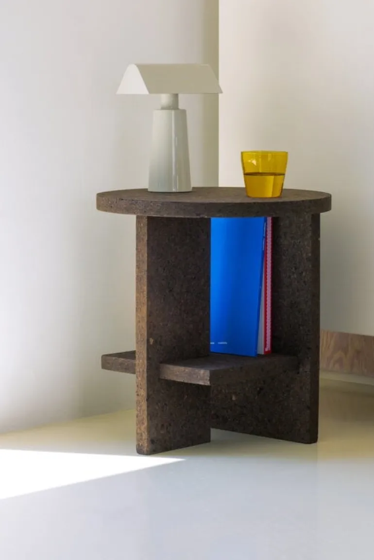 Nine Tee side table, round, smoked cork