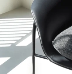 Normann Copenhagen Drape lounge chair, headr., black leather- Hallingdal 166- black