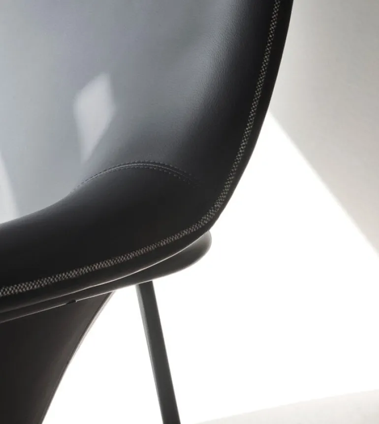 Normann Copenhagen Drape lounge chair, headr., black leather- Hallingdal 166- black