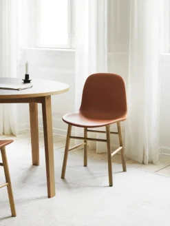 Normann Copenhagen Form chair, oak - Main Line Flax 20