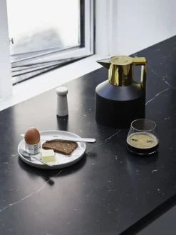 Normann Copenhagen Geo vacuum jug, black - gold