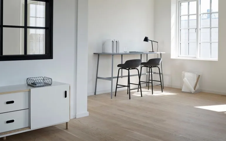 Normann Copenhagen Hyg bar stool, 65 cm, black - brandy leather Ultra