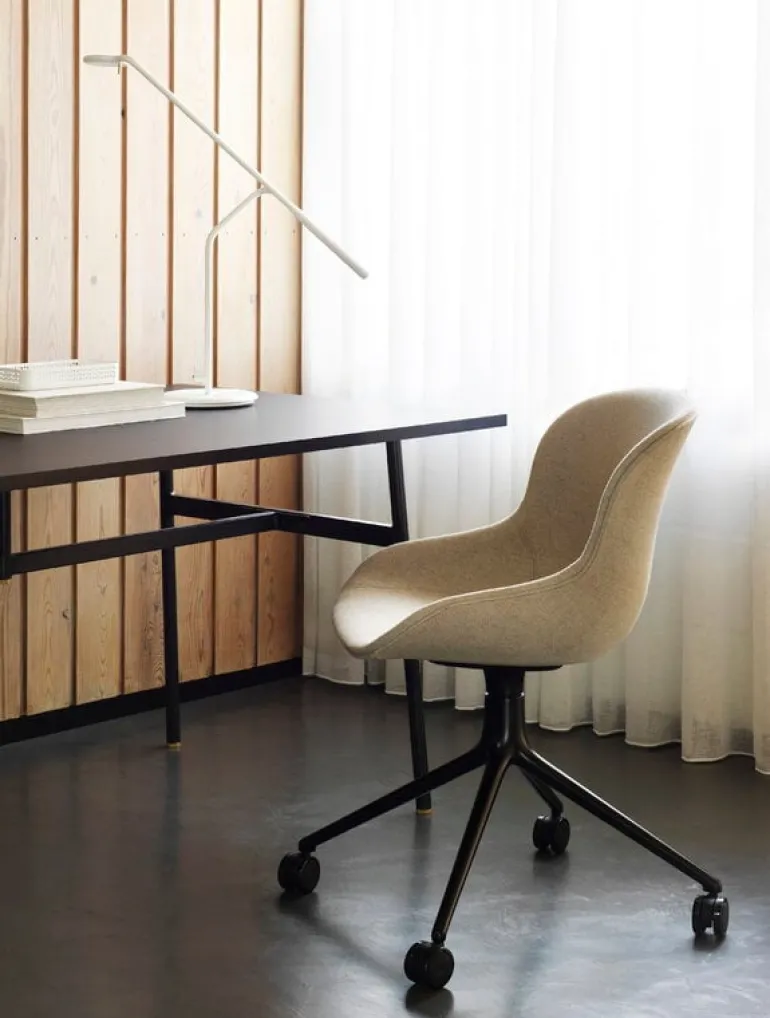 Normann Copenhagen Hyg chair with 4 wheels, swivel, black - Synergy 16