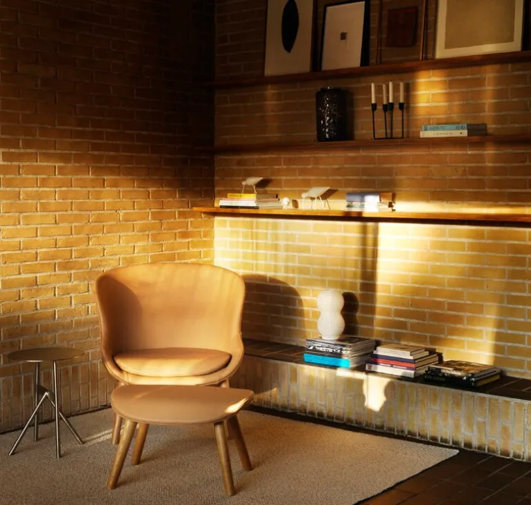 Normann Copenhagen Hyg lounge chair, low, oak - brandy leather Ultra