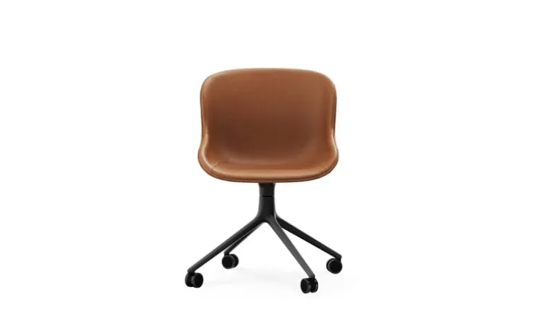 Normann Copenhagen Hyg Swivel chair 4 wheels, black - brandy Ultra leather