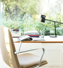 Normann Copenhagen Off chair with 5 wheels, armrests, alu. - black leather Ultra