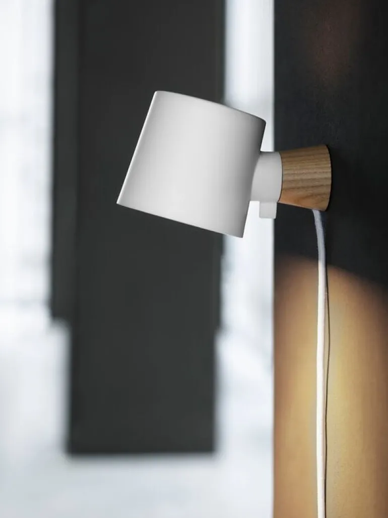Normann Copenhagen Rise wall lamp, white