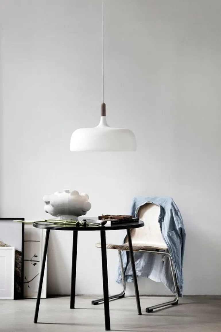 Northern Acorn pendant, white matt