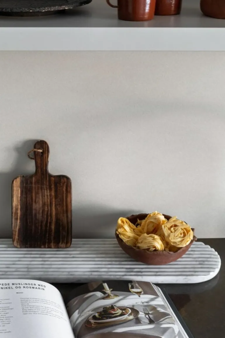 Northern Podium board, 65 cm, mixed white marble